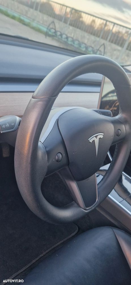 Tesla Model 3 - 12