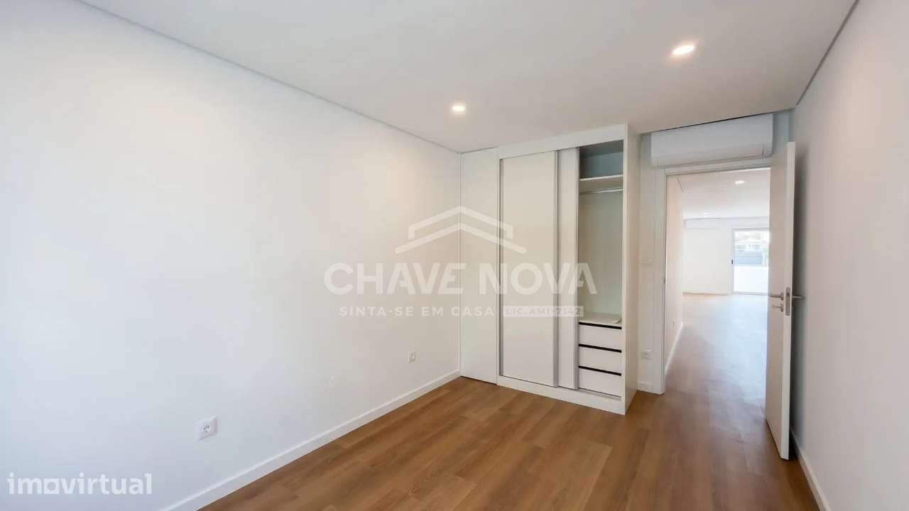 Apartamento T2 Renovado c/ Garagem Box em Cedofeita (Porto) - Grande imagem: 4/29