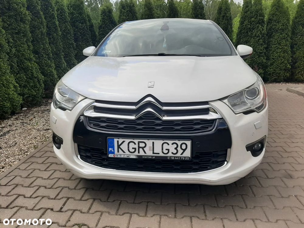 Citroën DS4 e-HDi 110 SoChic - 11