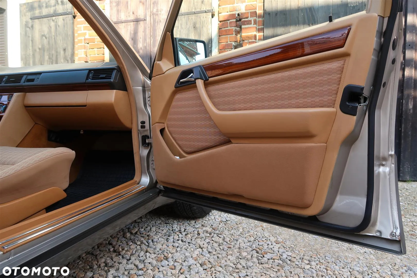 Mercedes-Benz W124 (1984-1993) - 33
