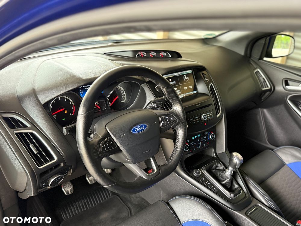 Ford Focus 2.0 EcoBoost ST mit Leder-Exclusiv-Paket - 24