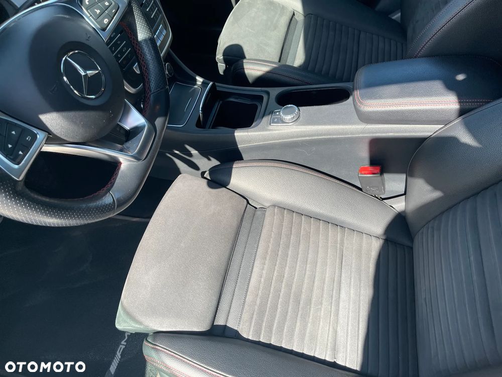 Mercedes-Benz CLA 220 4-Matic AMG Line - 6