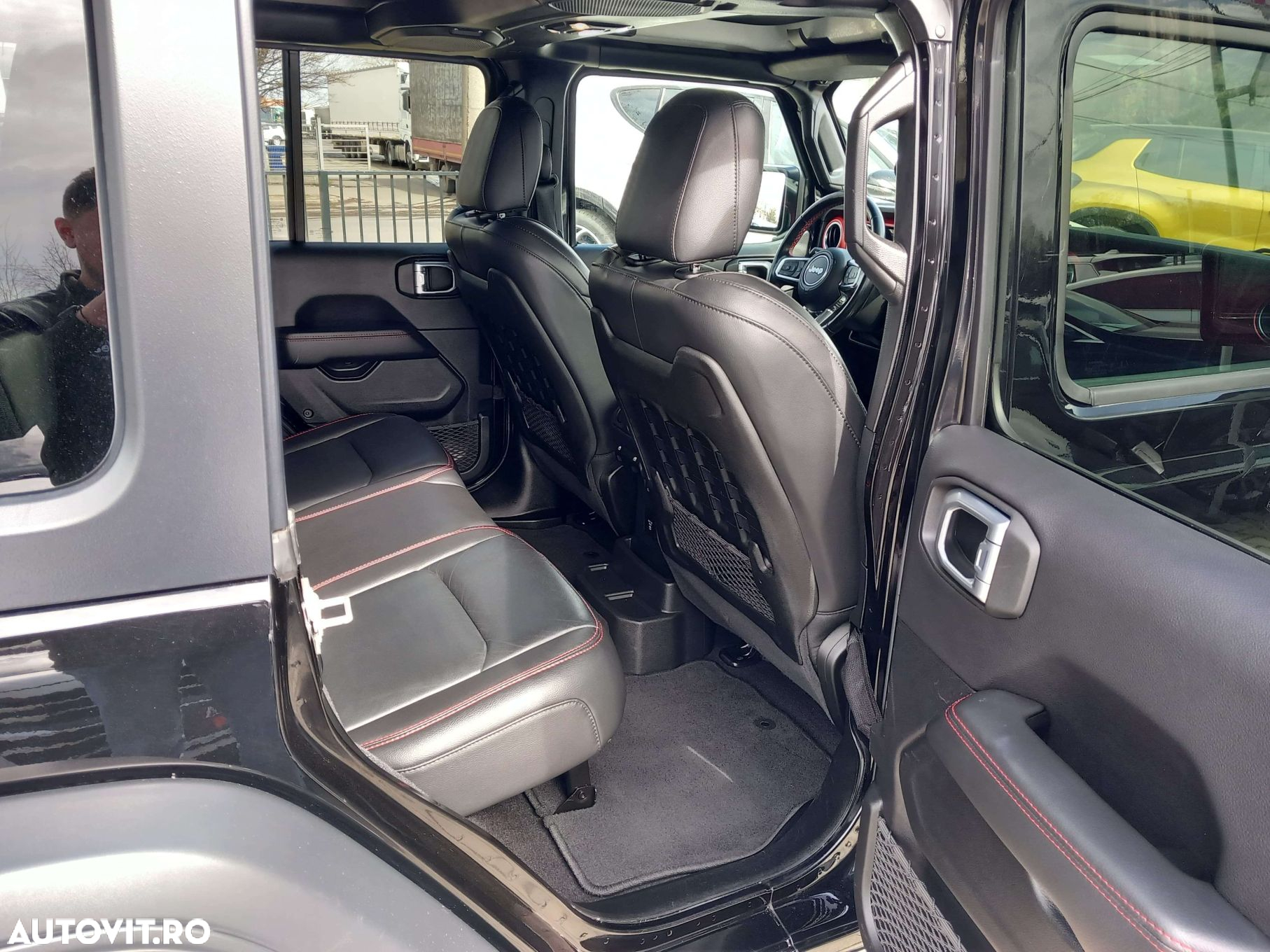 Jeep Wrangler - 8