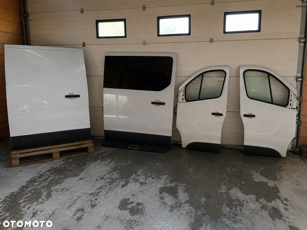 TRAFIC III VIVARO B RENAULT TRAFIC III 3 14-19 DRZWI TYŁ LEWE PRAWE Tylne klapa białe w kolor kompletne