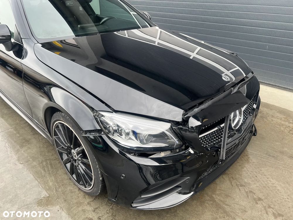 Mercedes-Benz Klasa C 300 9G-TRONIC - 23