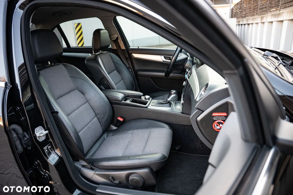 Mercedes-Benz Klasa C 220 CDI BlueEff 4-Matic Avantgarde - 27