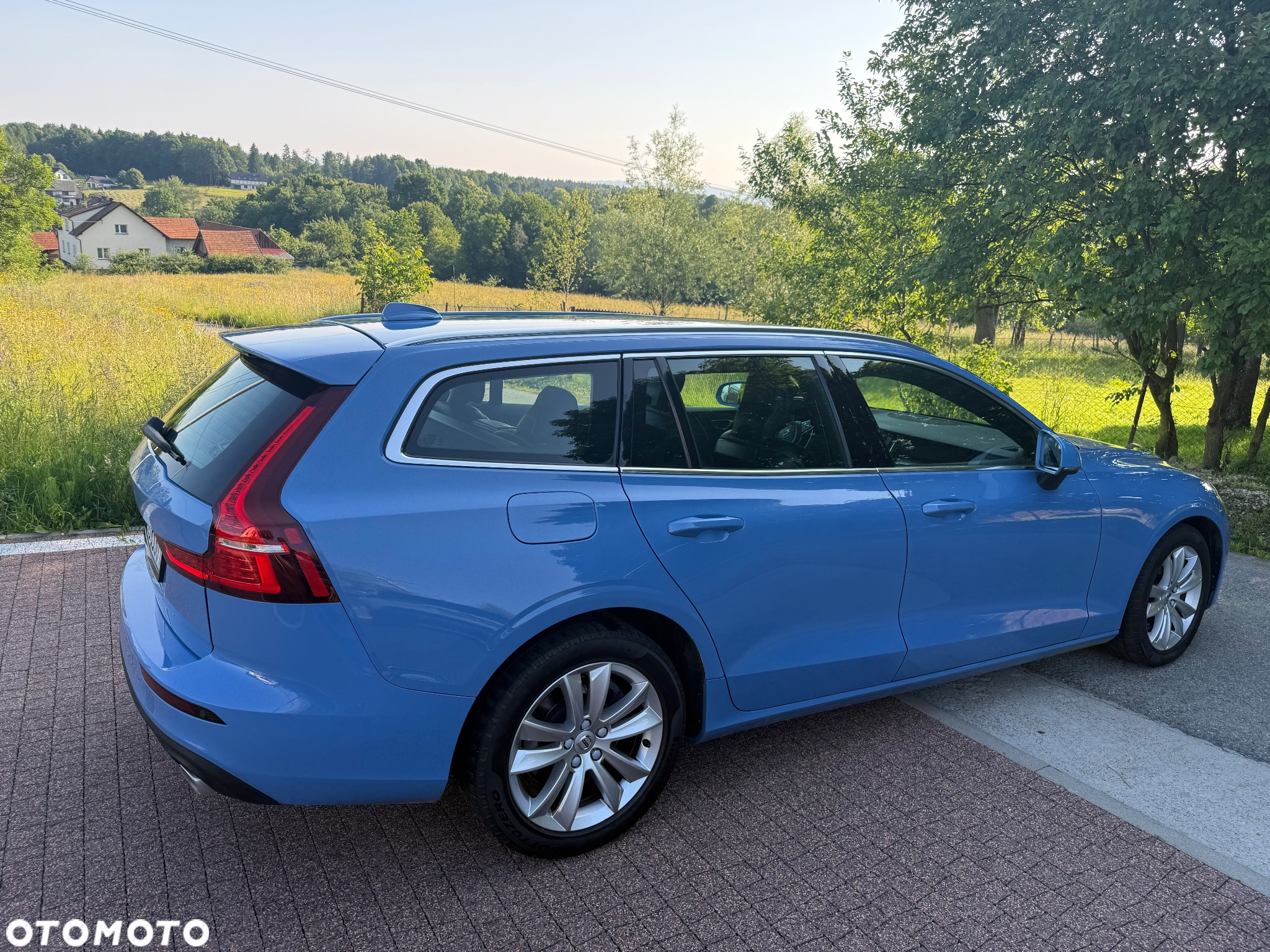 Volvo V60 D4 R-Design - 17