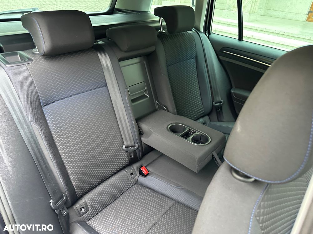 Volkswagen Golf - 35