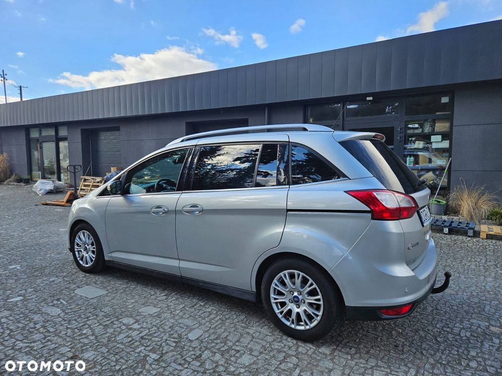 Ford Grand C-MAX - 11
