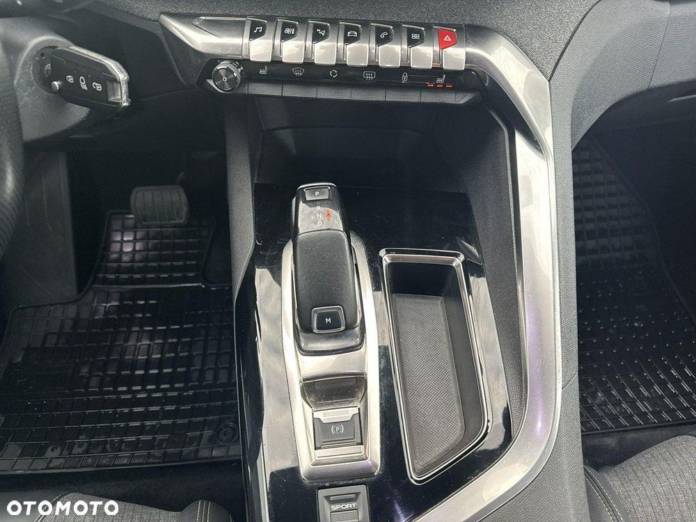 Peugeot 3008 1.6 PureTech GPF GT Line S&S EAT8 - 24