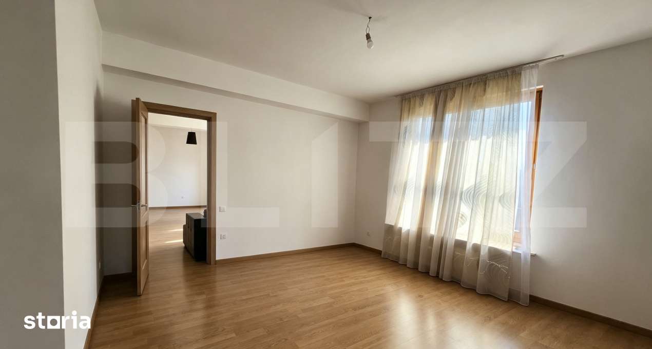 Apartament cu 3 camere, 80 mp, 3.000 mp teren, zona Reghin — fotografia 3