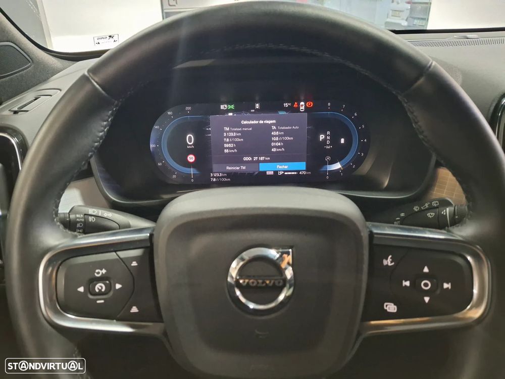 Volvo XC 40 2.0 B3 Plus Dark - 24