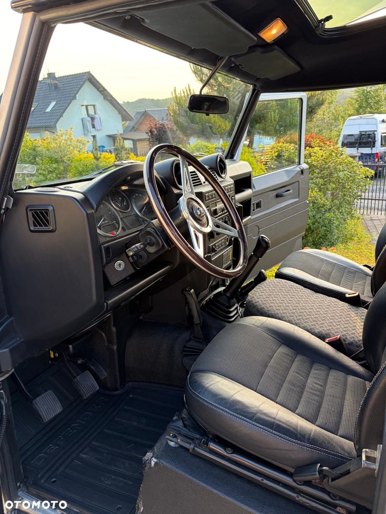 Land Rover Defender - 8