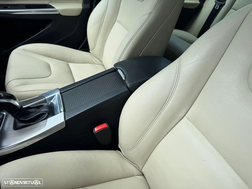 Volvo V60 D6 Twin Engine Geartronic Summum - 24