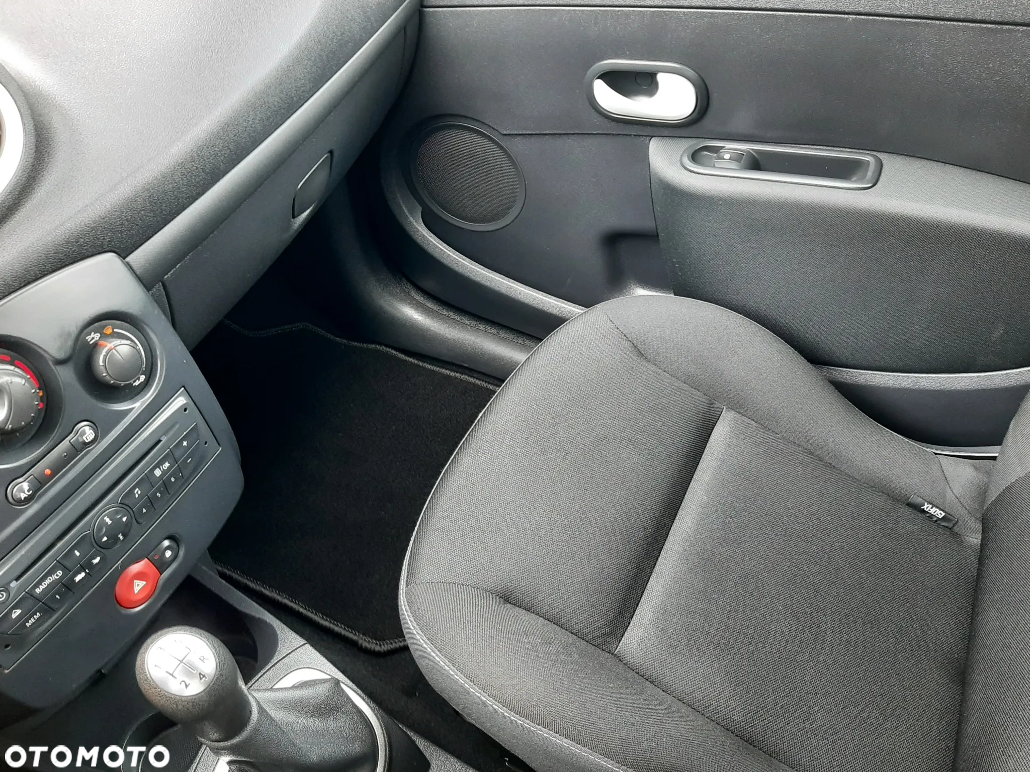 Renault Clio - 27
