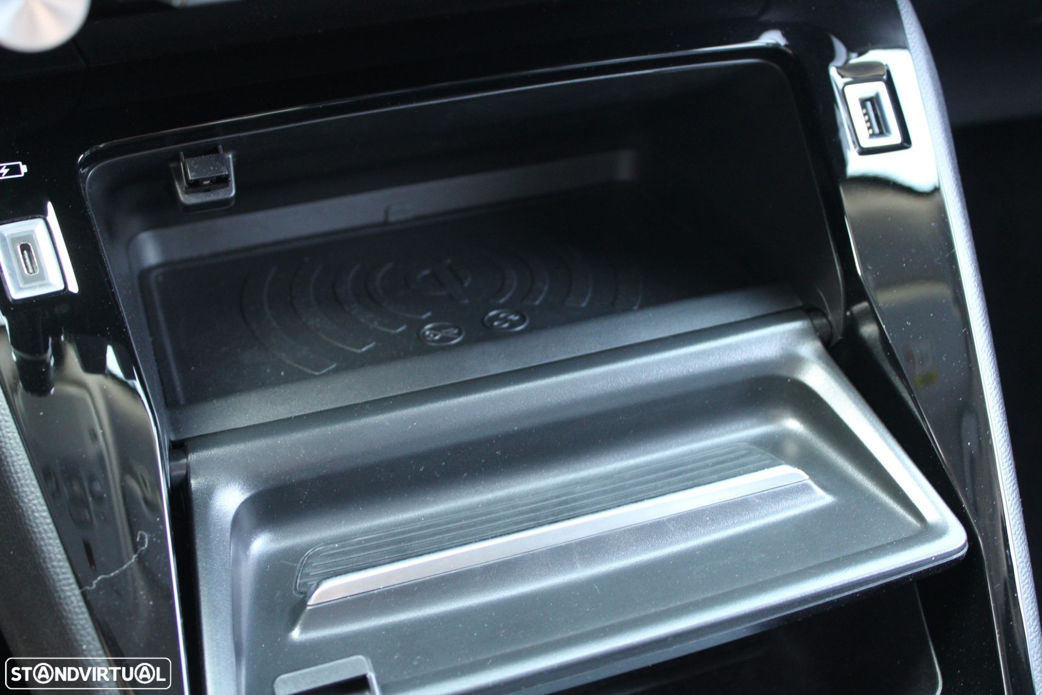 Peugeot 2008 1.2 PureTech Allure Pack EAT8 - 21