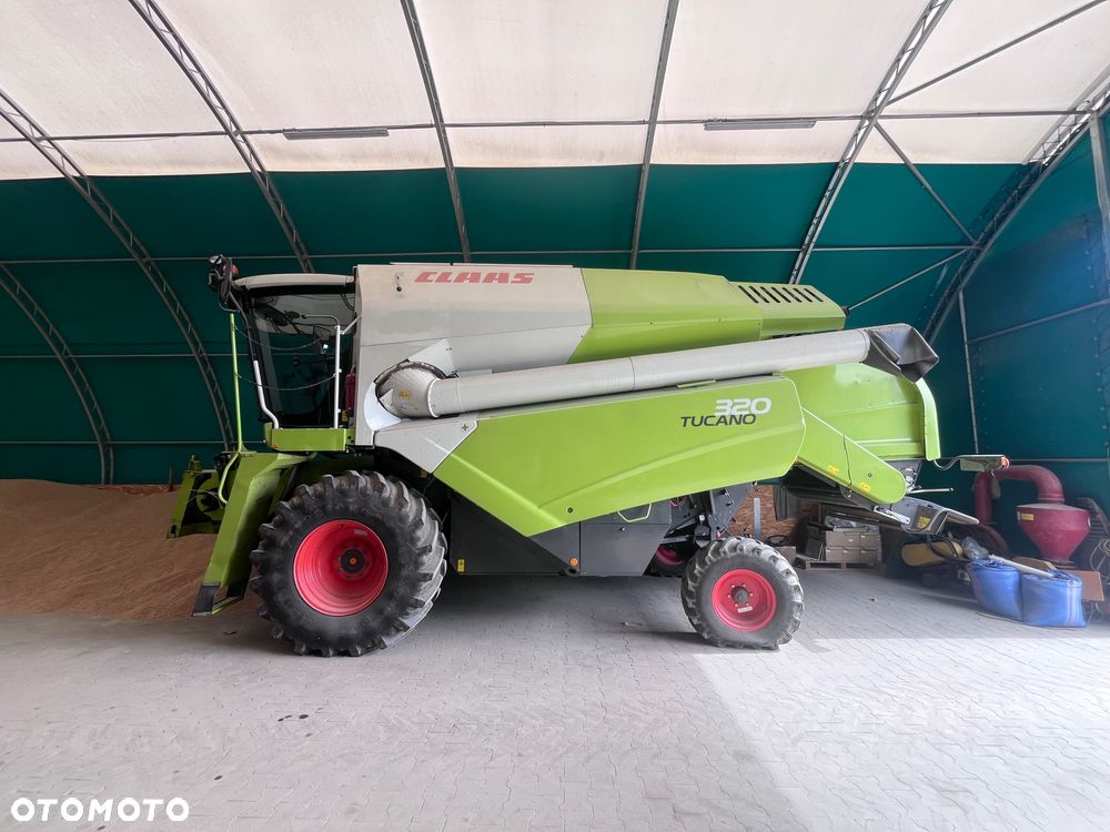 Claas Tucano 320 - 1