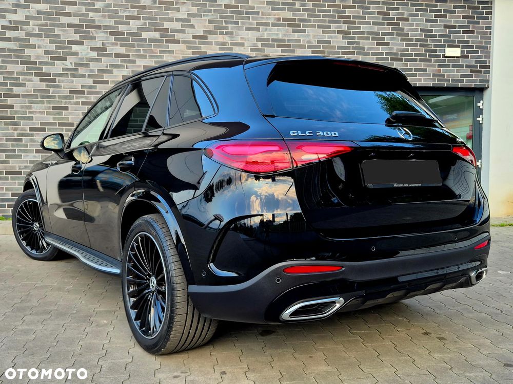 Mercedes-Benz GLC 300 4Matic 9G-TRONIC AMG Line Advanced - 11