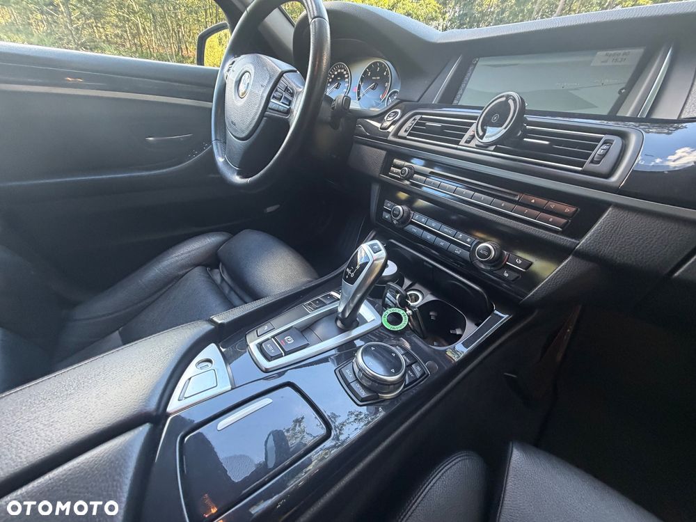 BMW Seria 5 525d - 8