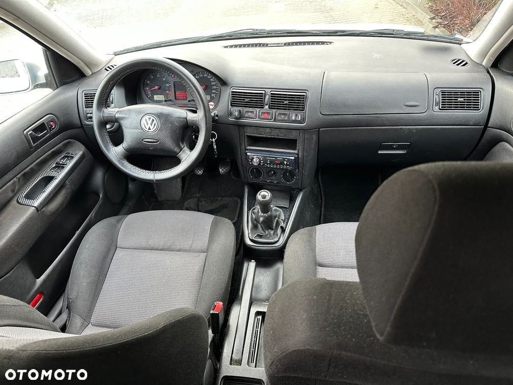 Volkswagen Golf 1.6 Comfortline - 4