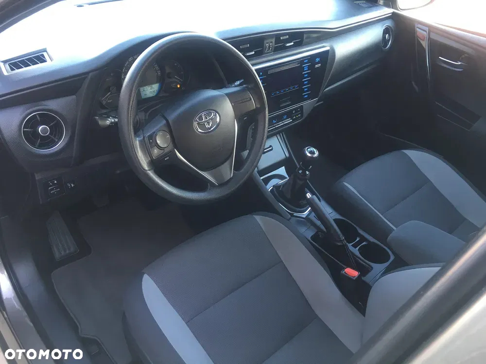 Toyota Auris - 12
