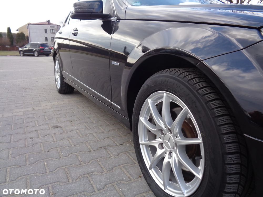 Mercedes-Benz Klasa C 180 CGI BlueEFFICIENCY Avantgarde - 20
