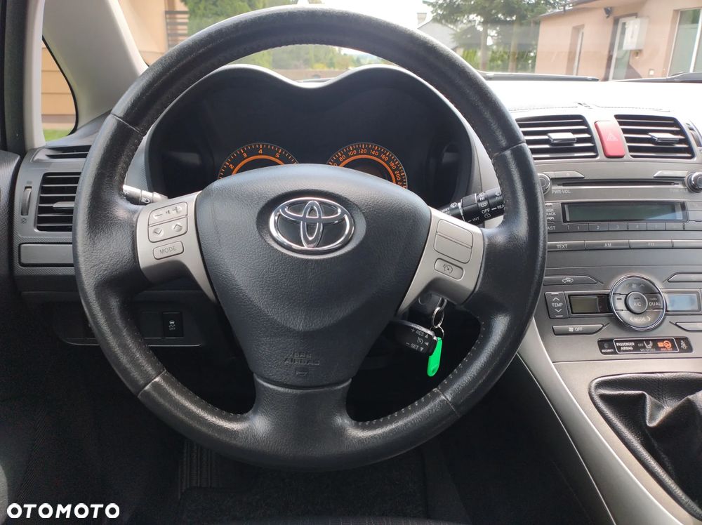 Toyota Auris 1.6 VVT-i Executive - 28