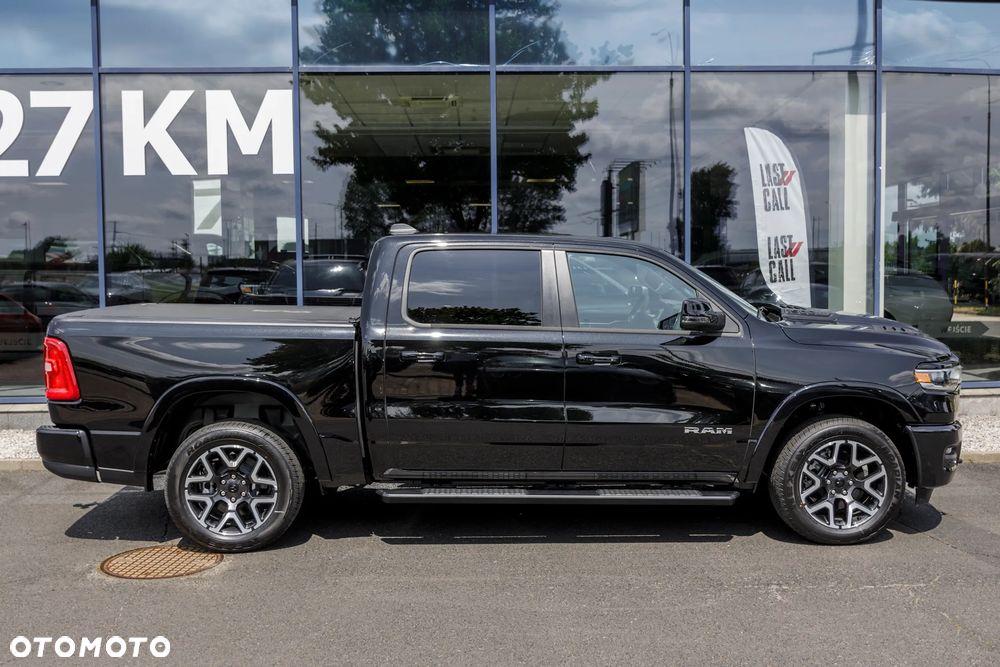 RAM 1500 Laramie Night Premium - 22