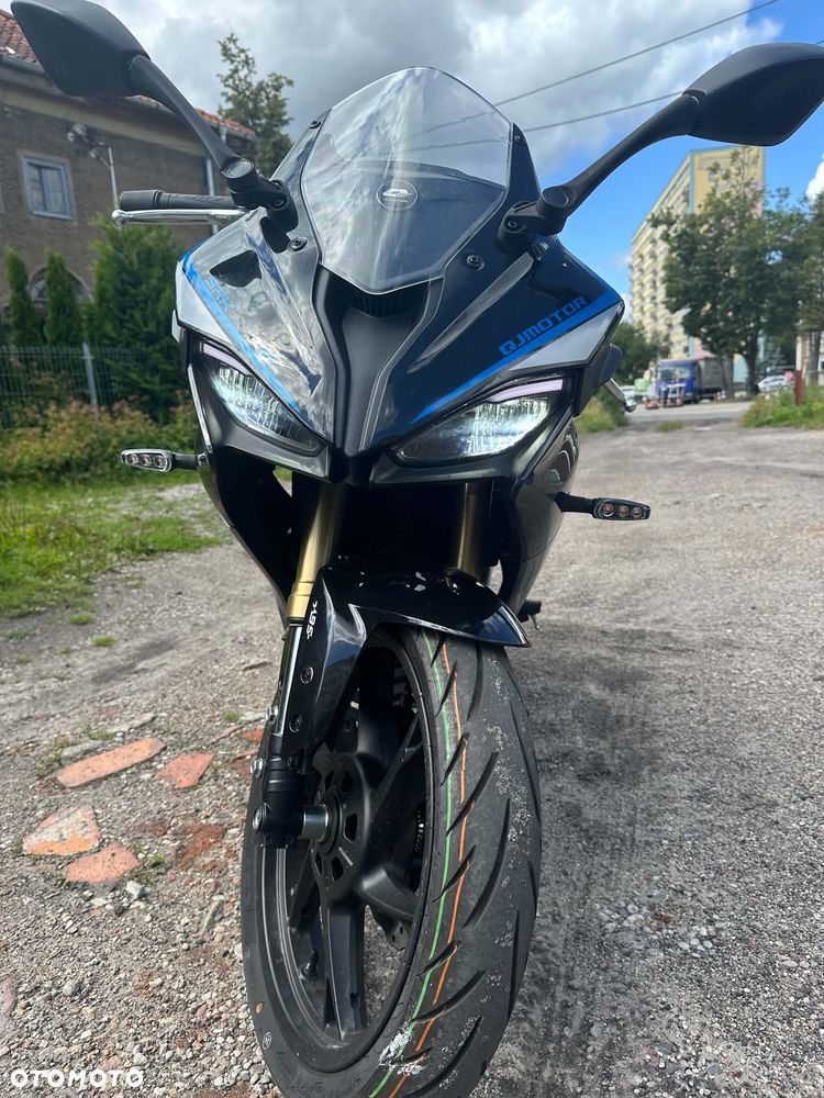 QJMOTOR SRK 125R - 1