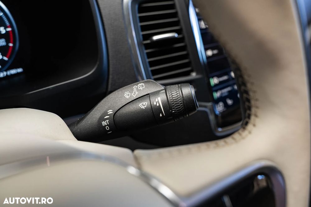 Volvo XC 90 D5 AWD Geartronic Momentum - 25