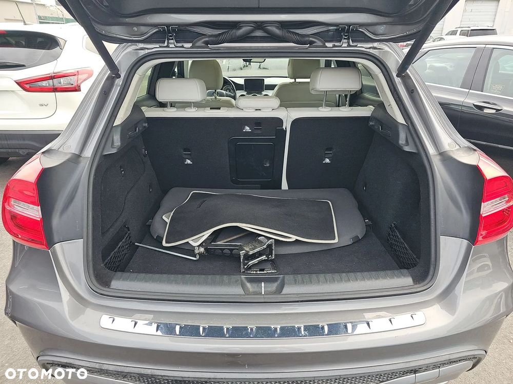 Mercedes-Benz GLA 250 4Matic 7G-DCT AMG Line - 12