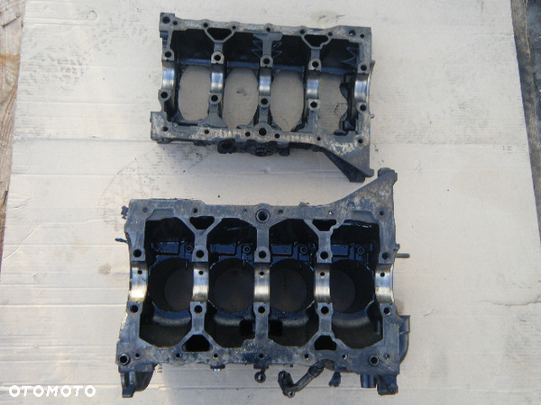 TRAFIC VIVARO II 2.5 BLOK SILNIKA G9U  A720 8200110717
