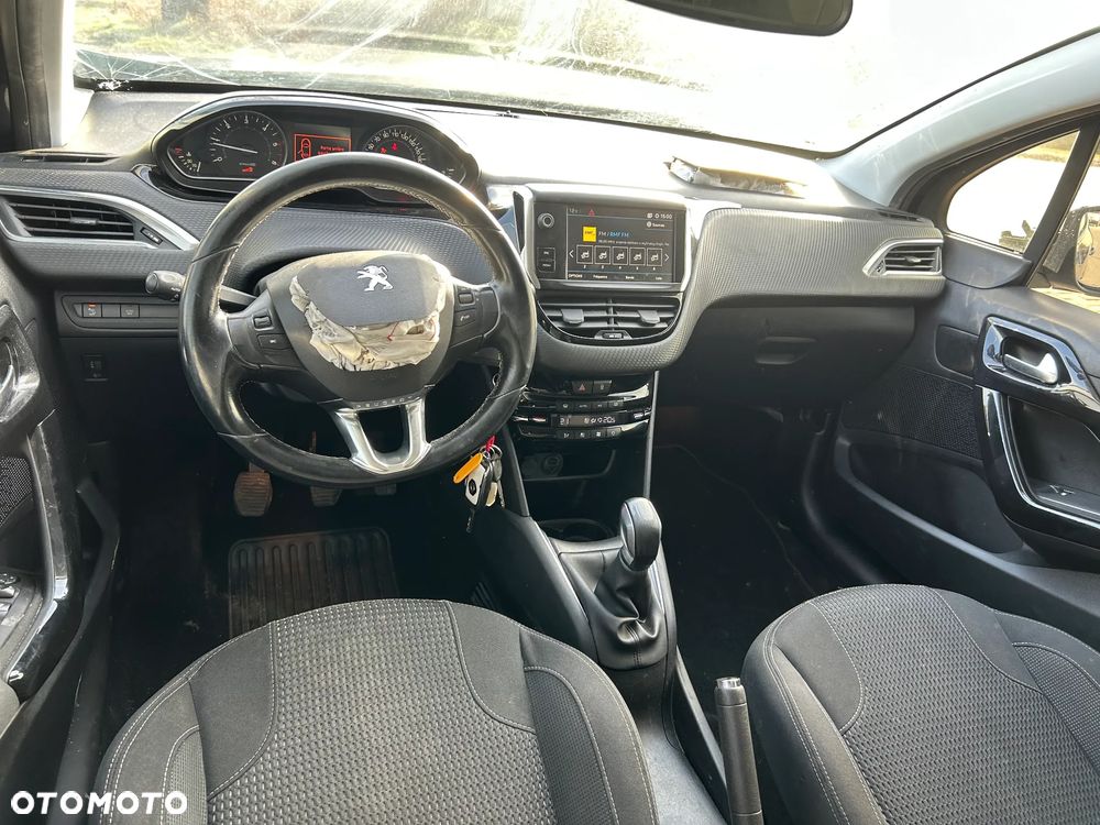 Peugeot 208 - 38