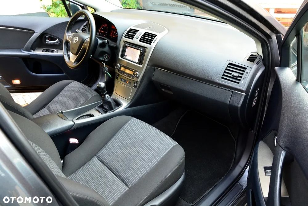 Toyota Avensis 1.8 Sol plus NAVI - 18