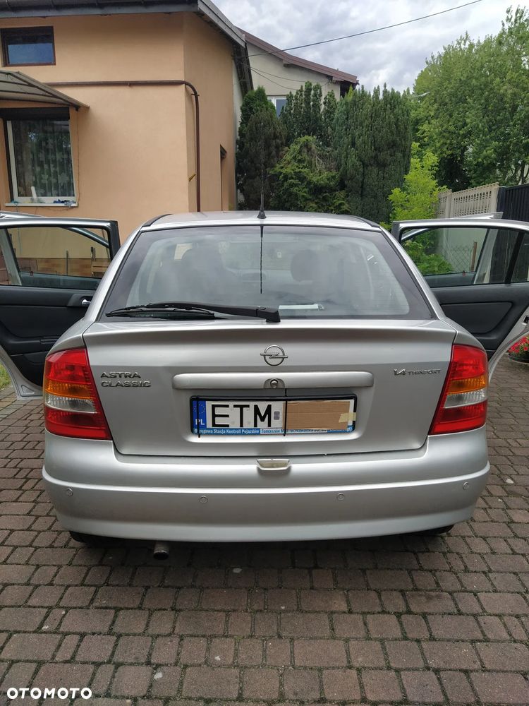 Opel Astra 1.4 - 4