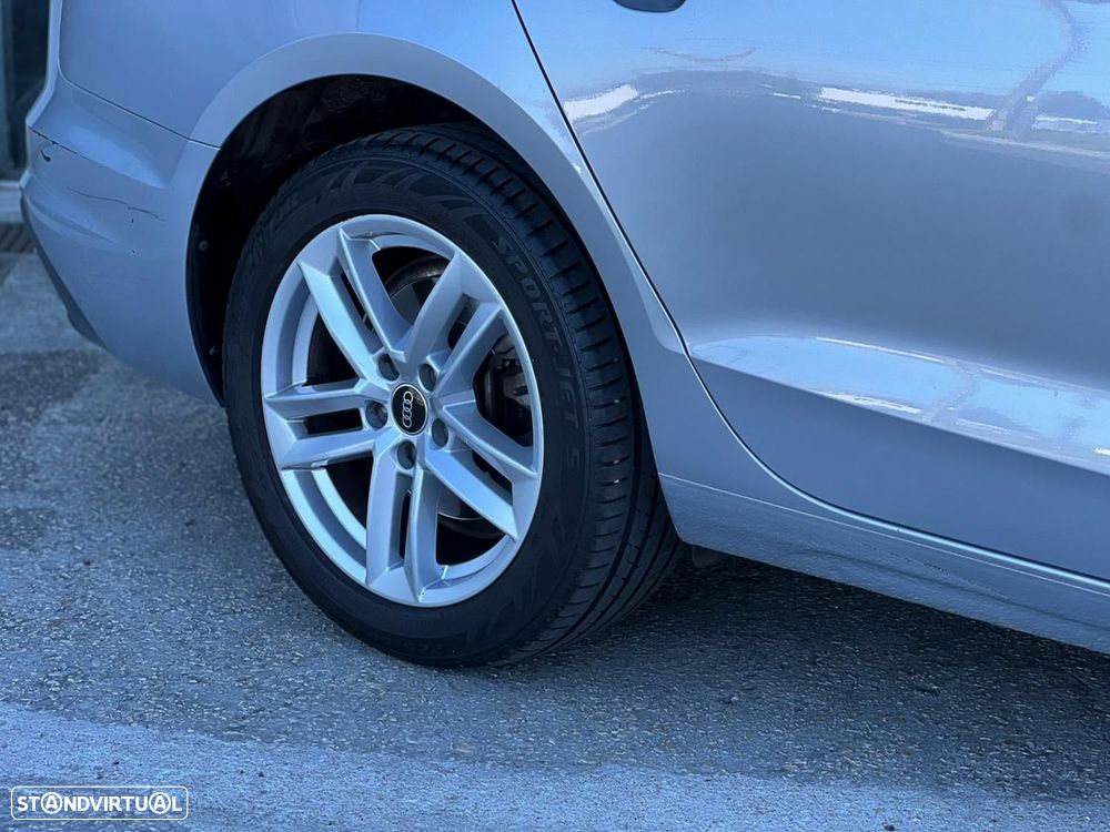 Audi A4 Avant 30 TDI S tronic - 4