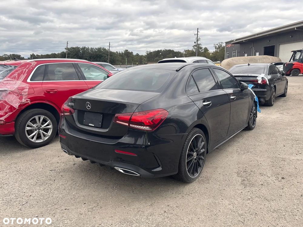 Mercedes-Benz Klasa A 220 AMG Line 7G-DCT - 3