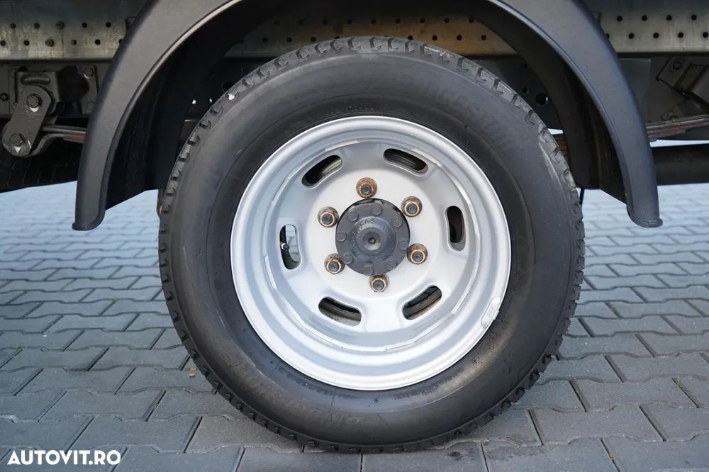 Iveco DAILY 35-140 / CONTAINER / DUBLU / MANUAL / ROLURI / MASĂ NETĂ: 3500 KG / 2017 - 21