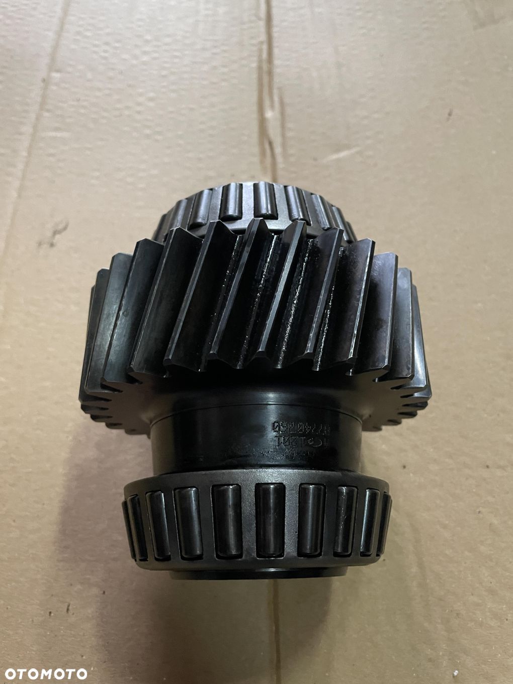New Holland T8 Case Magnum - wałek koła zębatego 87740760 - 1