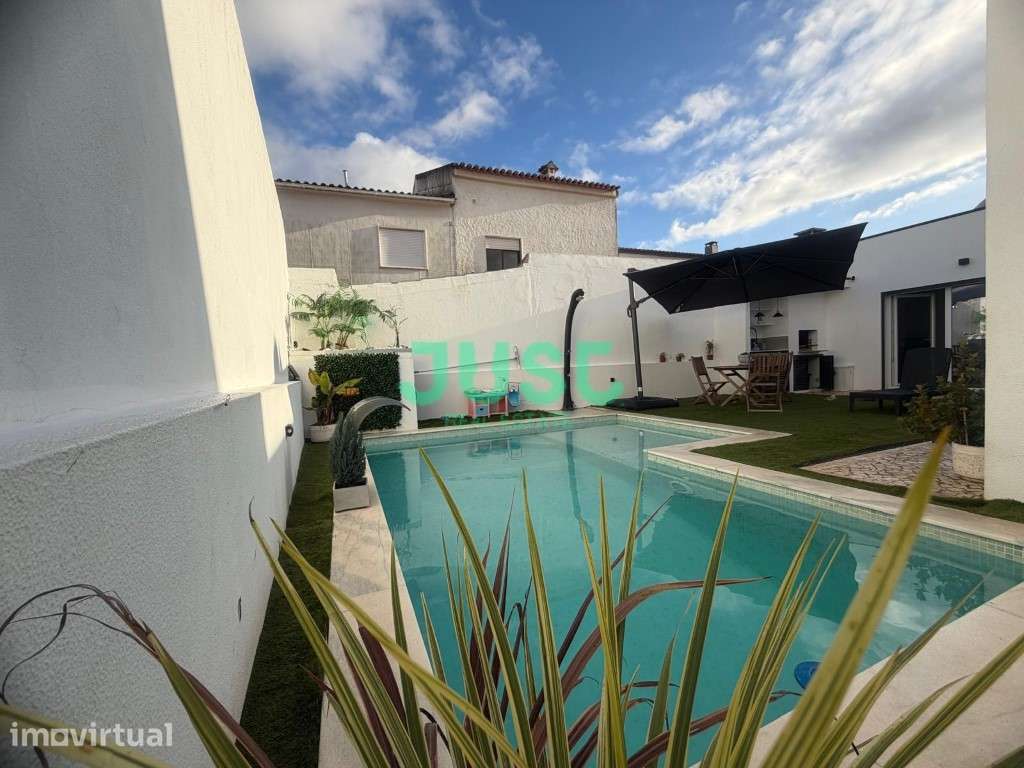 Moradia, isolada, T3+1, seminova com piscina na Quinta do Conde - Grande imagem: 5/29