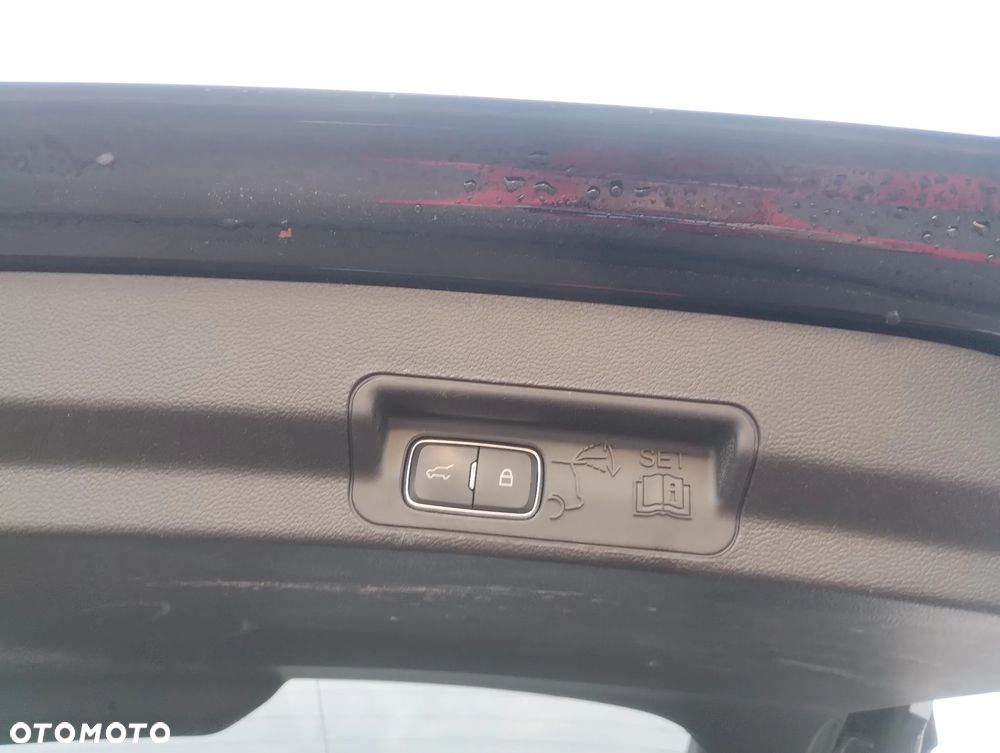 Ford Explorer - 32