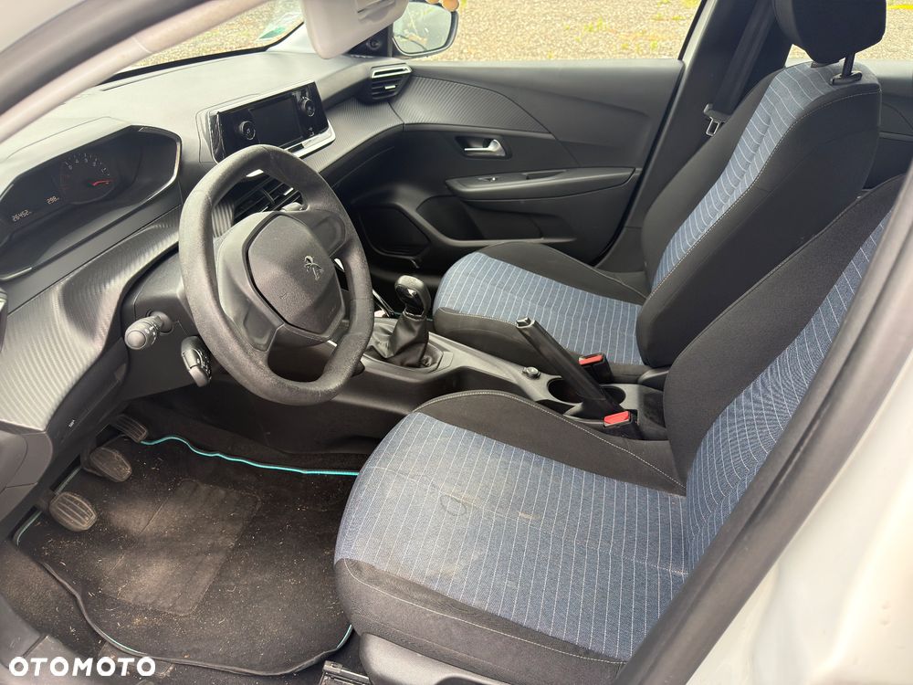 Peugeot 208 - 11