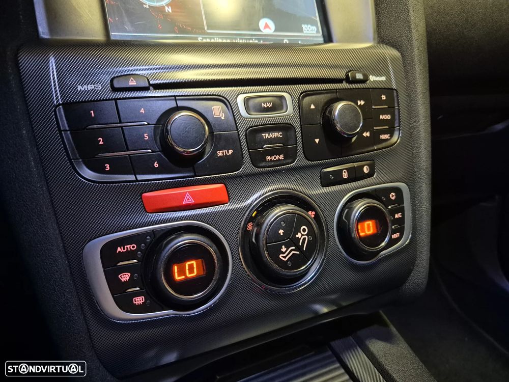 Citroën C4 e-HDi 115 ETG6 Selection - 21