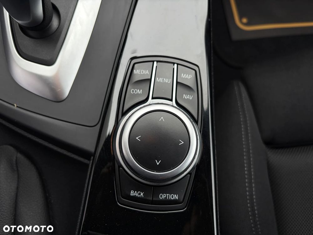 BMW Seria 3 320d Sport Line - 31