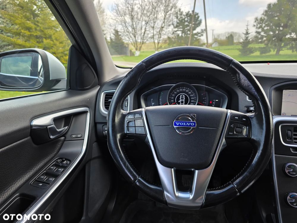 Volvo V60 D4 Geartronic Momentum - 19
