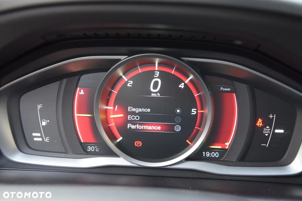 Volvo XC 60 D5 AWD Ocean Race - 28