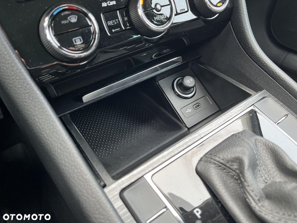 Skoda Superb 2.0 TDI SCR Style DSG - 30