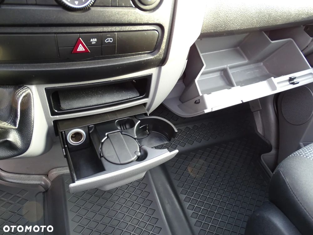 Mercedes-Benz SPRINTER - 28