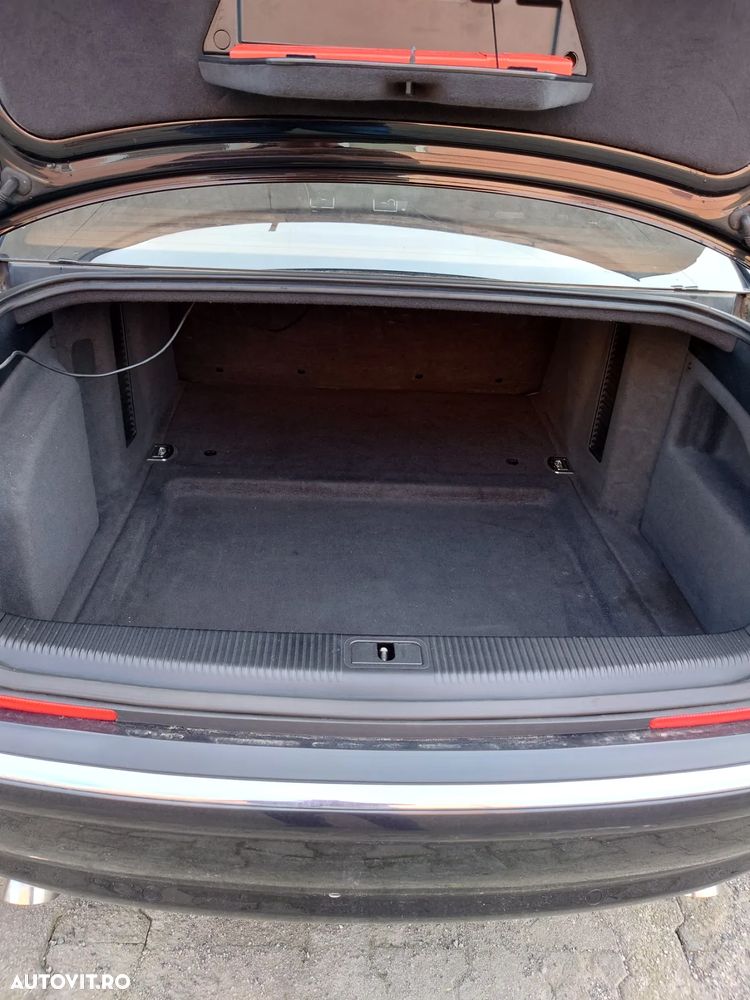 Audi A8 - 30