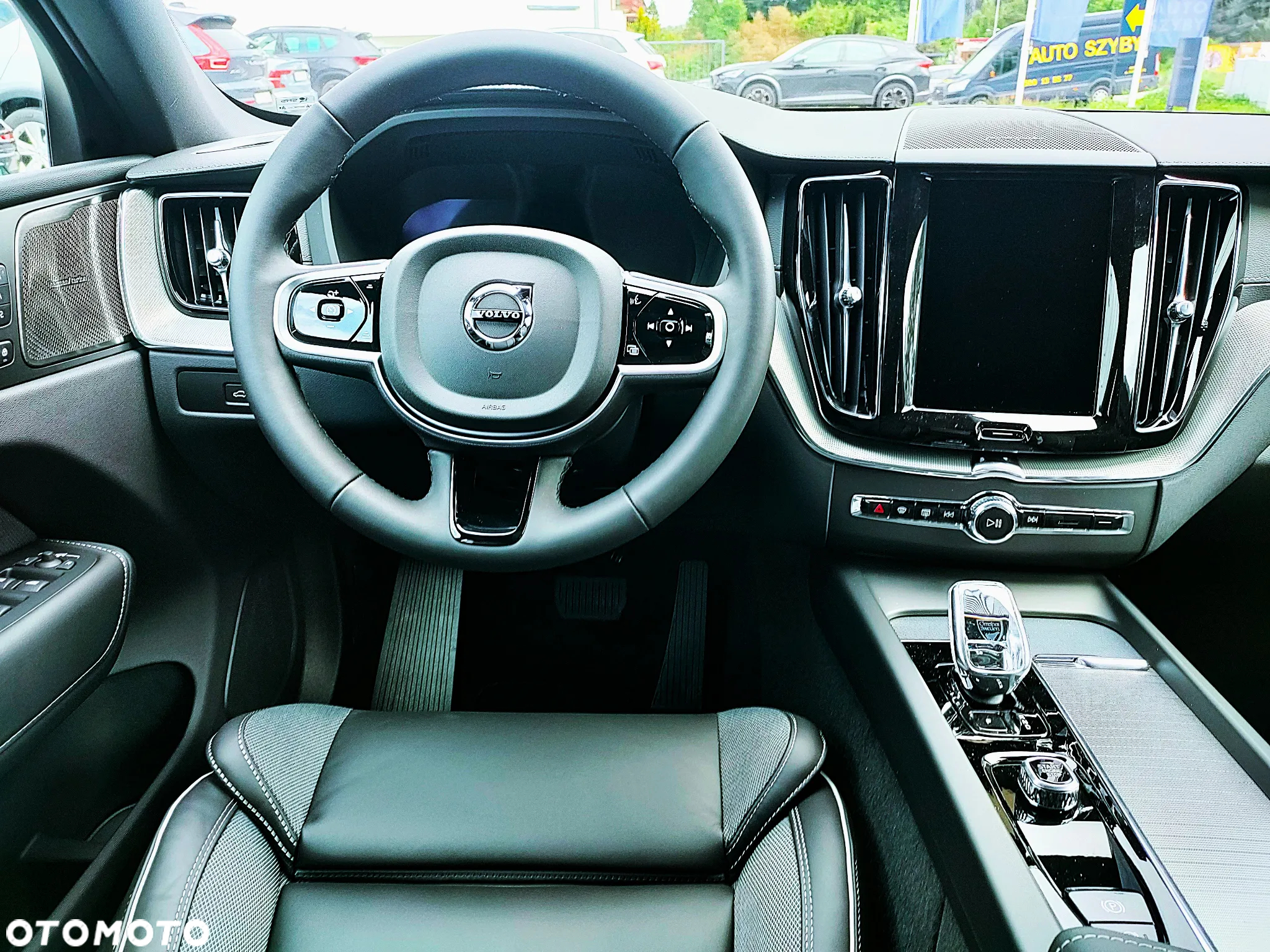 Volvo XC 60 T6 Plug-In Hybrid AWD Ultra Dark - 11